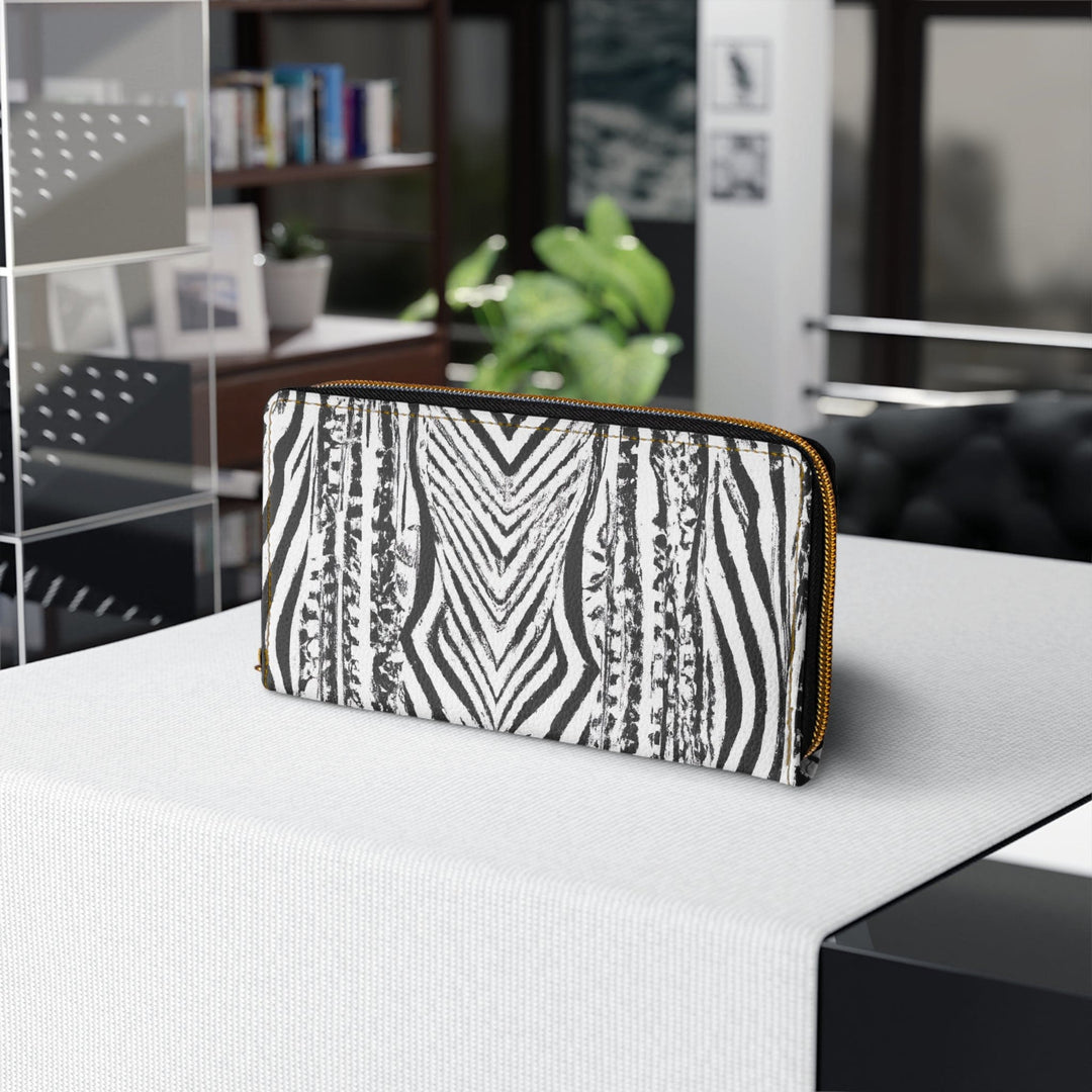 Native Black and White Abstract Pattern Womens Zipper Wallet Clutch Purse