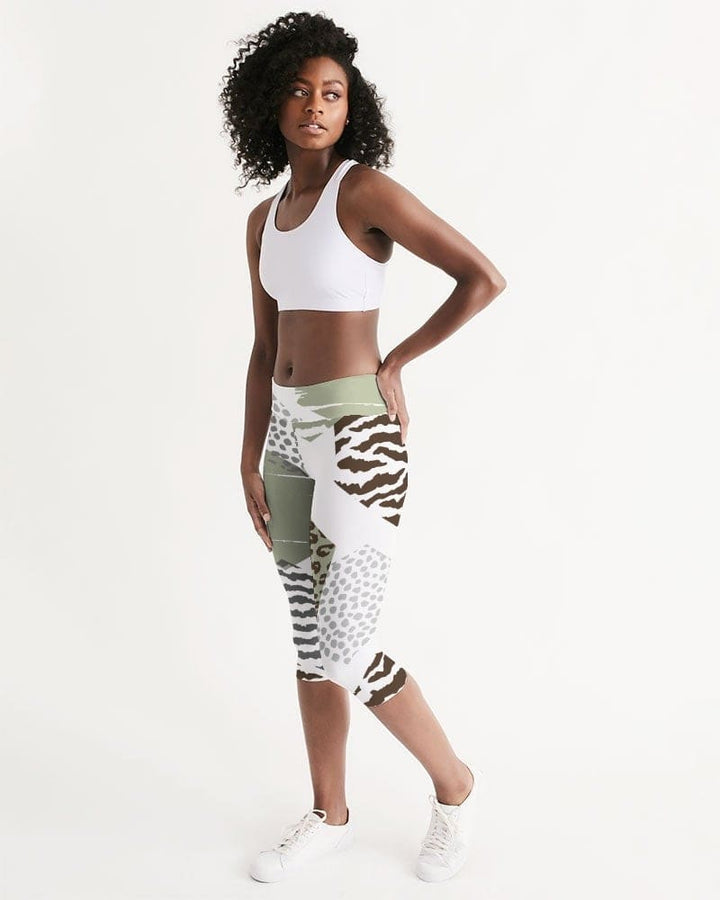 Womens Mid-rise Capri Leggings / Beige Geometric Print - Womens | Leggings